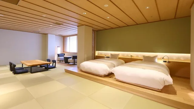 غرفة غربية عصرية بإطلالة على المسبح بحوض استحمام، Okuyugawara Onsen Hotel Sansuirou 1/1