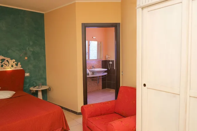 جناح جونيور بسرير كوين، Janus Hotel 1/3