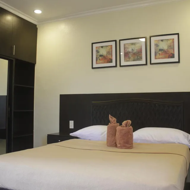 Superior, Studio, Red Knight Gardens 3/6