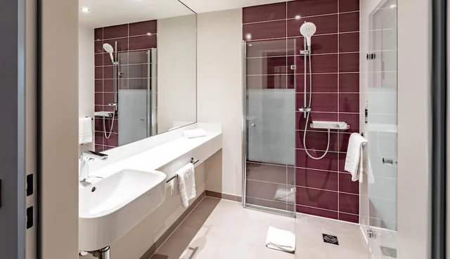 غرفة بسرير مزدوج لذوي الإعاقة، Premier Inn Frankfurt Messe 4/5