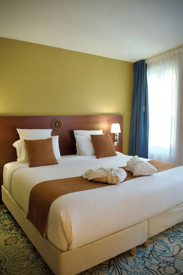 Junior Suite, King Bed, Street View، Hotel Le Yachtman 4/10