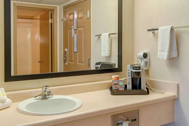Efficiency, 2 Queen Beds، Park Tower Inn 2/3