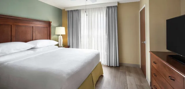جناح بسرير كينج بغرفتين مع أريكة، Embassy Suites by Hilton Destin Miramar Beach 1/2