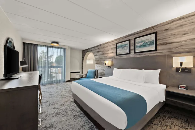 غرفة قياسية بسرير كينج بشرفة، Best Western Parkway Hotel Toronto North 4/10