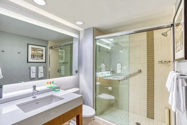 غرفة بسريرين كوين مع أريكة، Hyatt Place Greensboro Downtown 3/3