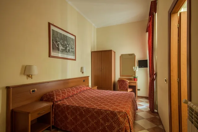Room, Double Bed, Hotel Romantica 3/10