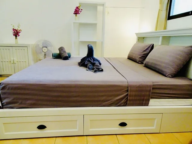 استوديو بسرير كوين، Starbay Samui 1/2
