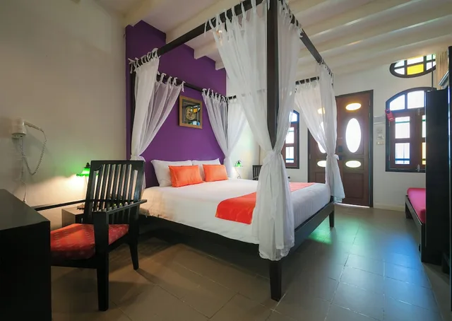 غرفة ديلوكس بسرير مزدوج بشرفة، The Old Phuket Karon Beach Resort 4/10