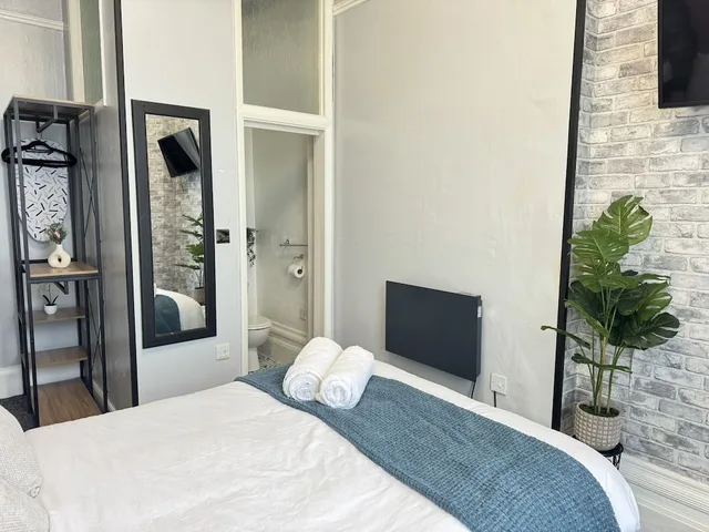 غرفة قياسية بسرير مزدوج بإطلالة على البحر، OYO Marine Parade Hotel Eastbourne Pier 3/10