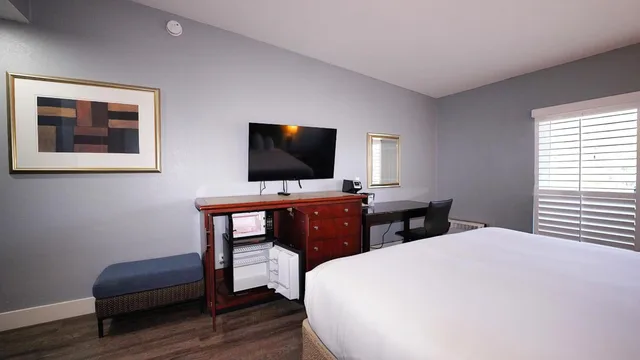 غرفة أساسية ثلاثية، Seaside Inn & Suites 5/10