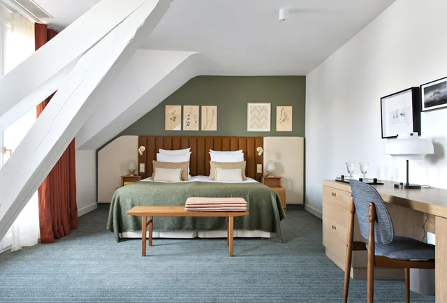 جناح جونيور بسرير مزدوج بإطلالة على البحيرة بشرفة، Hotel Auberge Du Pere Bise 1/4