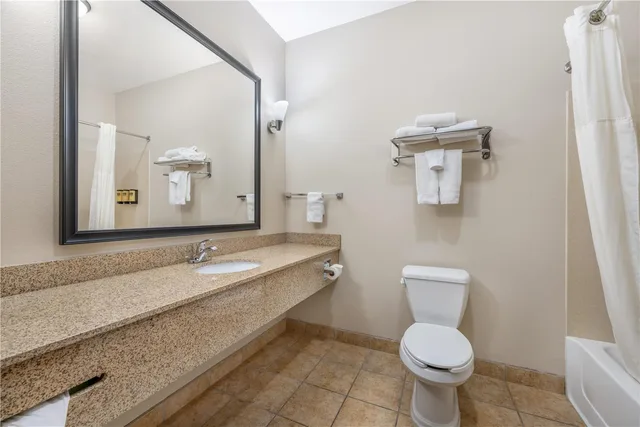 غرفة بسريرين كوين بحوض استحمام لذوي الإعاقة، Best Western Plus Eastgate Inn & Suites 4/5
