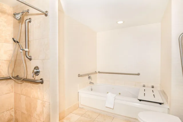 Suite, Multiple Beds, Partial Ocean View, Accessible، Doubletree By Hilton Ocean Point Resort – North Miami Beach 2/2