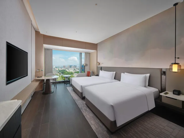 Executive, Twin Beds, Hilton Huizhou 1/2