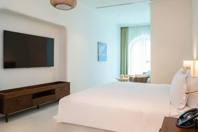 Junior Suite, King Bed, Mina Hotel and Residences 2/2