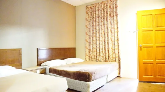 غرفة قياسية ثلاثية بسرير كوين وسرير فردي، Baron Waterfront Hotel 1/6
