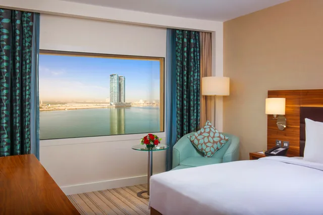 جناح بسرير كينج بغرفتي نوم، Hilton Garden Inn Ras Al Khaimah 3/5