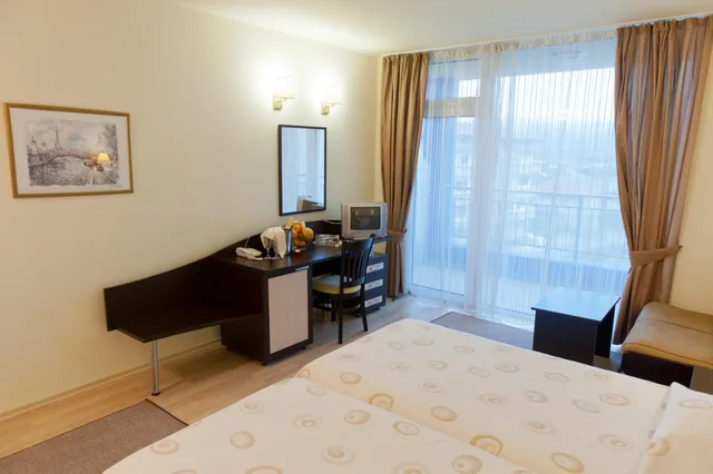 غرفة بسرير مزدوج أو سريرين منفصلين بشرفة، Hotel Astrea 3/4