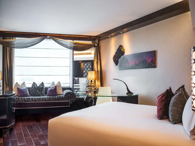 غرفة بسرير كينج مع دخول صالة النادي، Sofitel Mumbai BKC 2/10