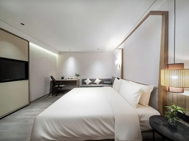 Superior, Single, Queen Bed, SSAW Hotel Shenzhen Qianhai Nantou Ancient Town 2/5