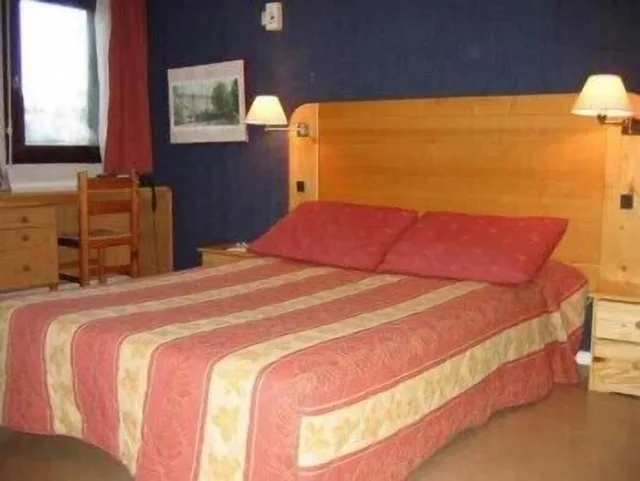 غرفة أساسية ثلاثية بثلاثة أسرّة، Brit Hotel Fumel Vallee Du Lot 2/3