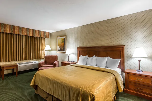 غرفة بسرير كينج لذوي الإعاقة، Quality Inn Near China Lake Naval Station 3/3