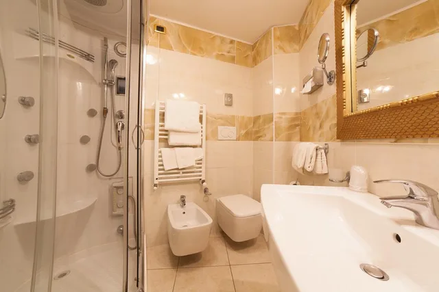 غرفة ثلاثية بإطلالة على البحر، Hotel Diplomat Palace 5/5