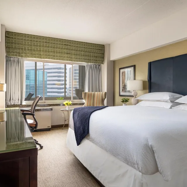 Executive, King Bed, The Stamford Hotel 2/4