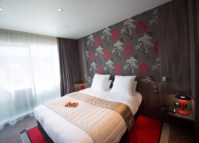 Deluxe, Queen Bed, Garden View, Sofa, Best Western Premier Patio Des Artistes 2/10