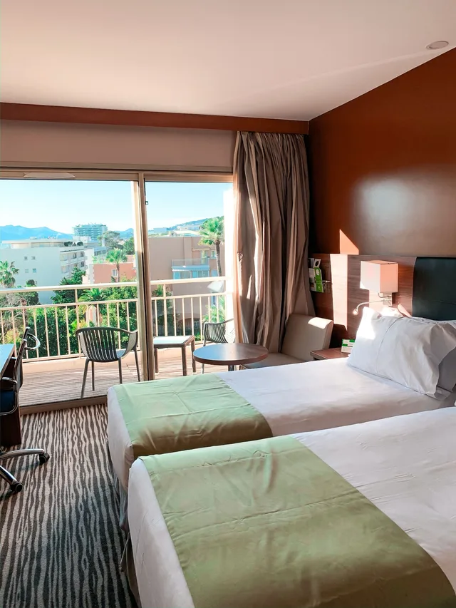 غرفة بريفيليج بسريرين منفصلين بإطلالة على الحديقة بشرفة، Luxotel Cannes 3/4