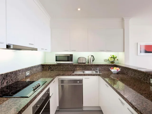 1 Bedroom, Renovated, Suite, Apartment, City View، The Sebel Quay West Suites 4/4