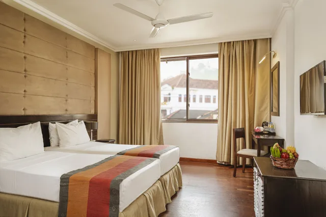 غرفة سوبيريور ثلاثية بسرير مزدوج وسرير فردي بغرفة نوم واحدة، Kandy City Hotel 1/5