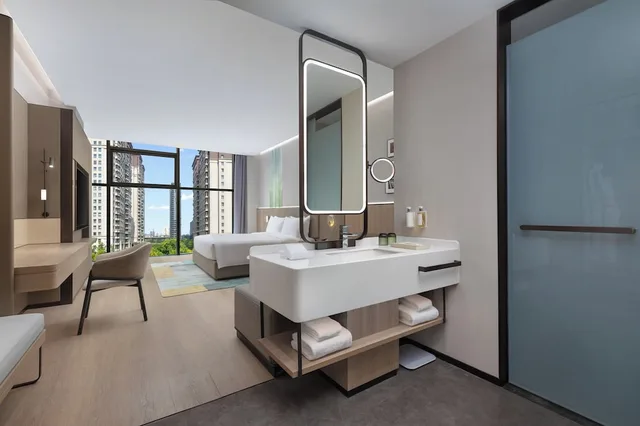 غرفة بريميوم بسرير كينج بإطلالة على المدينة، Holiday Inn Hotel & Suites Shanghai Changfeng by IHG 3/3