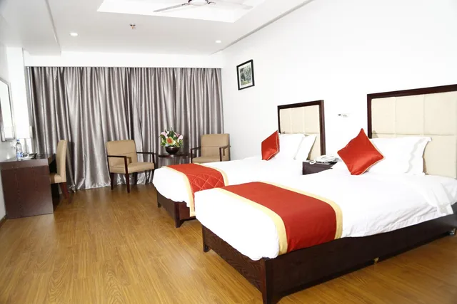 غرفة ديلوكس بسرير كينج، Triguna Clarks Inn Kurnool 2/2