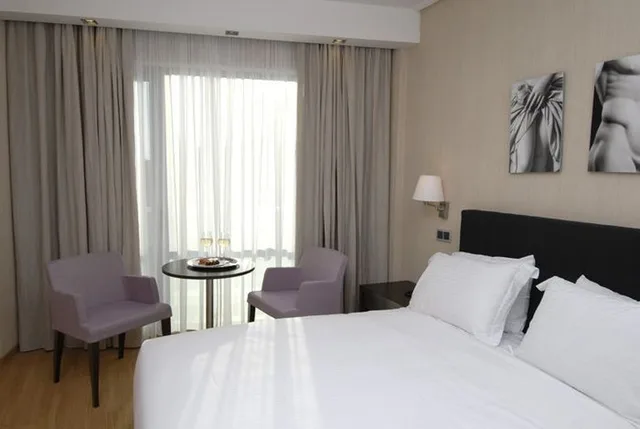 جناح، The Athens Gate Hotel 1/2