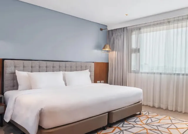 Deluxe, Single, King Bed, Summit Galleria Cebu 1/1