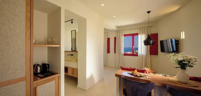 Superb, Suite, Queen Bed, Private Pool, Hot Tub، Potnia Theron Suites 7/10