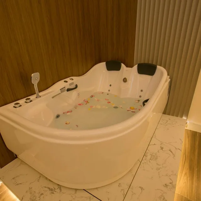جناح جونيور، فندق لكجري نايت(Luxury Night Hotel) 10/10