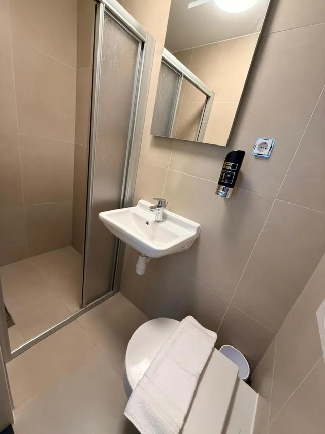 غرفة رباعية، Continental Hotel 7/10