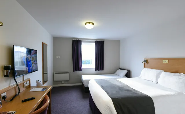 غرفة عائلية، The Waterside Hotel 1/5