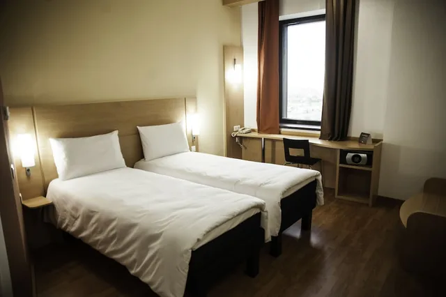 غرفة قياسية بسريرين منفصلين بإطلالة على المدينة، Ibis Astana Hotel 10/10