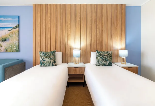 غرفة بسرير كينج بإطلالة جزئية على البحر، Lagoon Beach Hotel 9/10