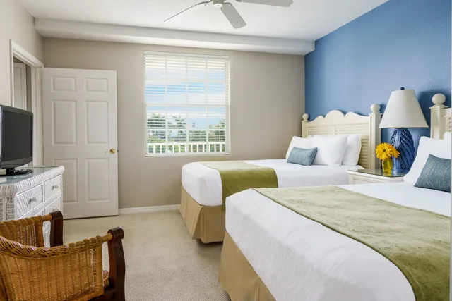 2 Bedrooms, Classic, Suite, 1 King and 2 Queen Beds, Bay View, Kitchen, Olde Marco Island Inn And Suites 1/2
