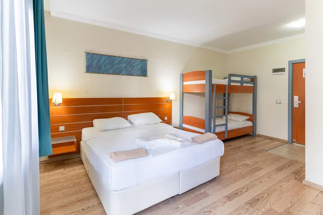 غرفة عائلية كبيرة بسرير بطابقين، Petunya Beach Resort 2/5
