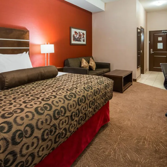 غرفة بسرير كينج بجاكوزي بمطبخ، Best Western Plus Kindersley Hotel 3/10