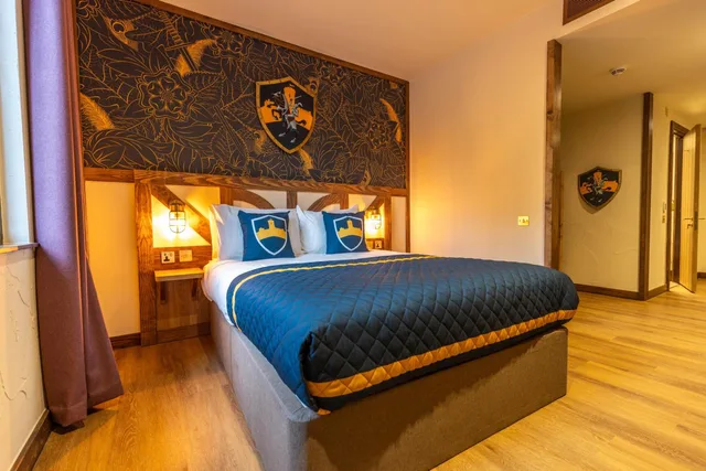 Hotel Room، Warwick Castle 4/6
