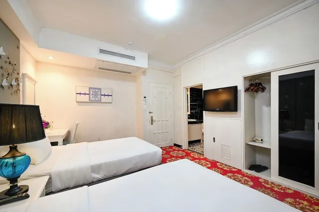 Deluxe, Twin Beds, No Window، California Saigon Hotel & Rooftop Pool 1/8