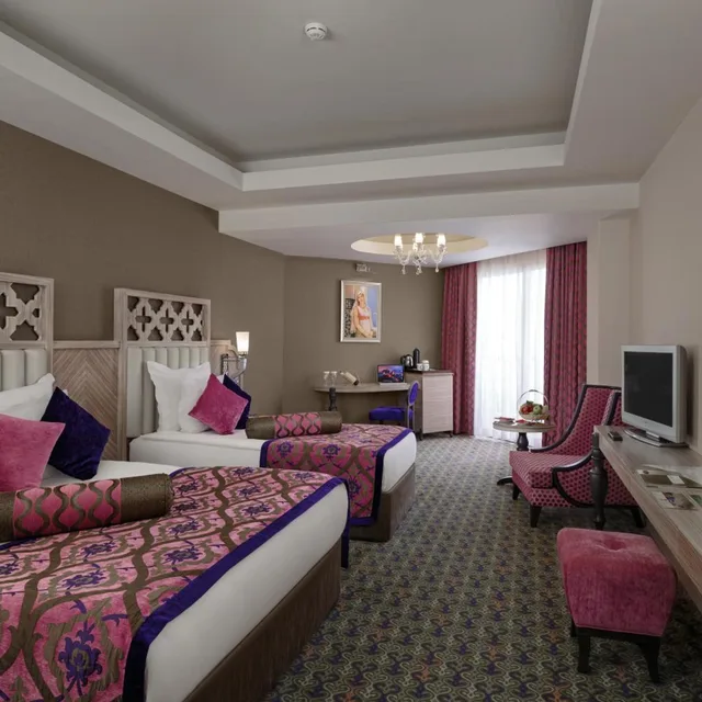 Junior Suite, Royal Alhambra Palace 4/6