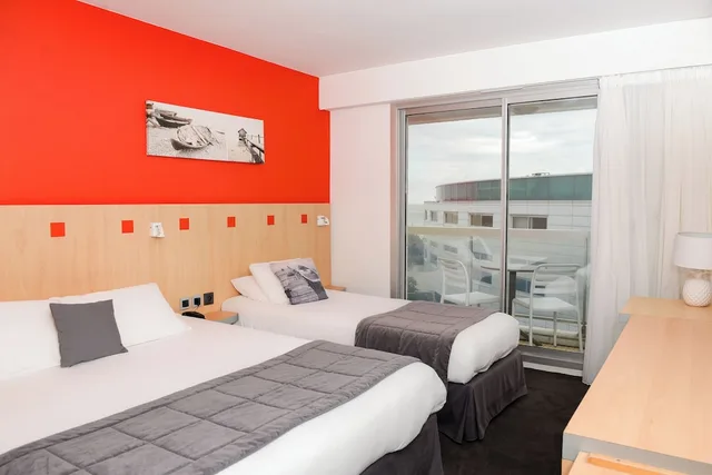 غرفة عائلية ثلاثية بثلاثة أسرّة بشرفة، Kyriad Prestige Les Sables D Olonne Plage Centre Des Congres 3/10