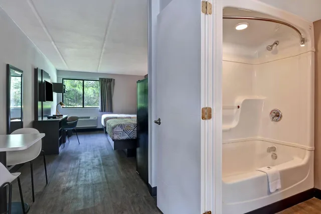 غرفة بسريرين كوين لغير المدخنين بمطبخ، Studio 6 Extended Stay - Jacksonville, FL - Baymeadows 6/8